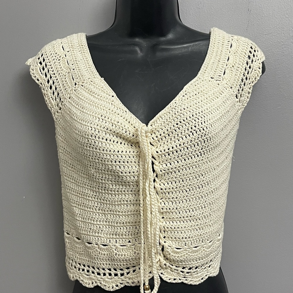 Say What? Cream crochet scalloped hemTop size L
